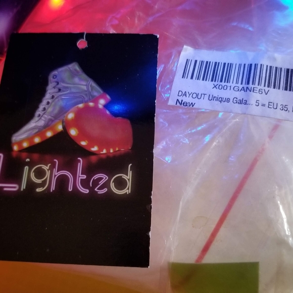 USB Chargable Light up kids purple galaxy shoes - Picture 5 of 8